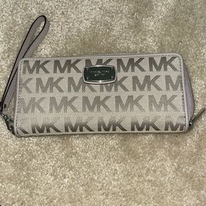 Brand new Michael kors wallet